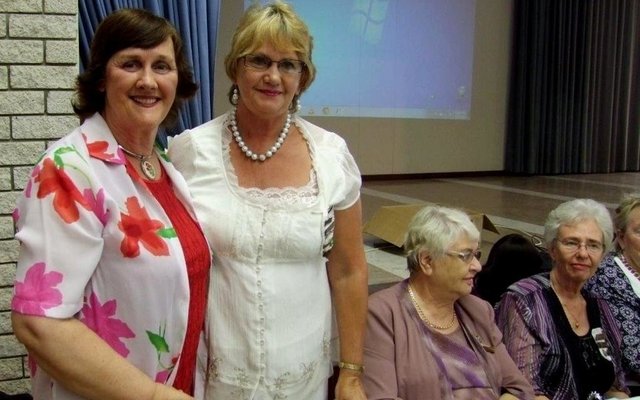 Prof Dorothea van Zyl  (links)